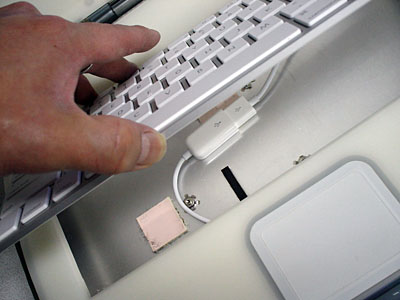 Клавиатуры подключается по USB