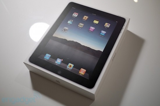 Общий вид упаковки планшета iPad в закрытом состоянии