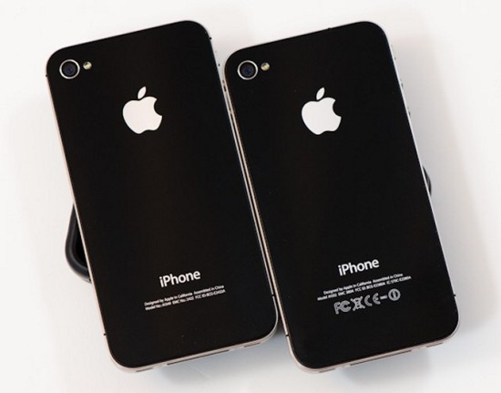 Сравнение CDMA-версии iPhone 4 с обычной международной GSM версией по наличию пиктограмм маркировки